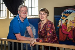 Ausstellungsaufbau „Frieden durch Kultur“ vom 29.5.2020-24. Juli 2020 im Naumburger Turbinenhaus, Halina Schneider und Ehemann Rainer Schneider